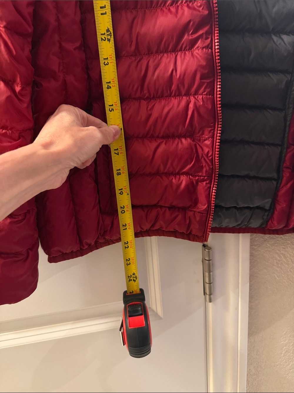 Tumi Packable Women's Red Quilted Puffer - Picture 6 of 8